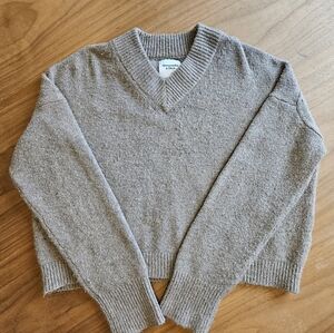 Abercrombie & Fitch cozy womens V-neck sweater. Taupe, Size XS, Good Condition